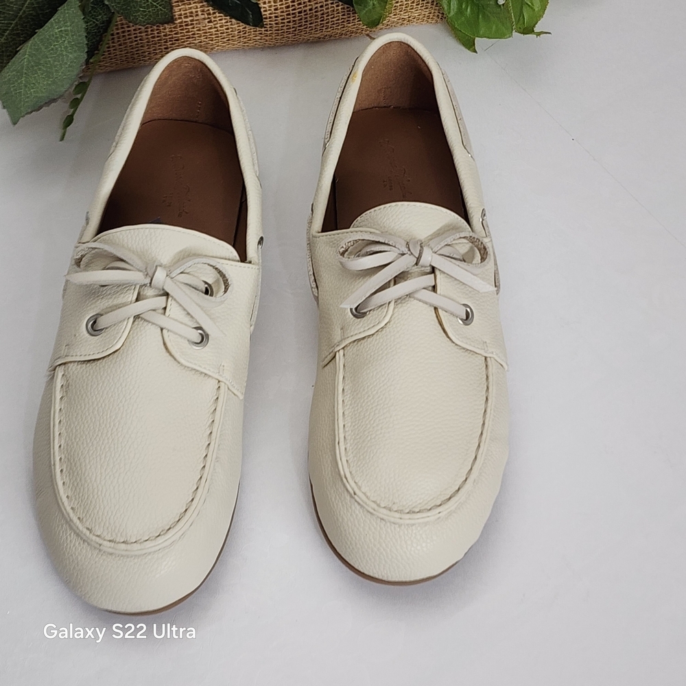 Universal Thread Cream Lace-Up Pebbled Leather Loafers